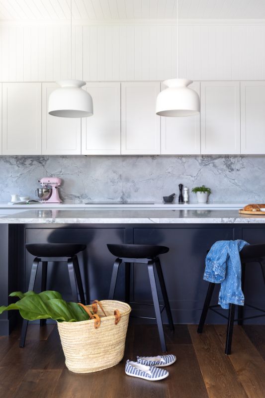 Bella Vie Kitchen Hamptons Kitchen Queensland kitchen black cabinets white pendants stone marble calacatta