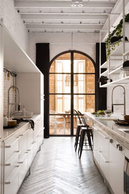 est-living-barcelona-loft-serrat-tort-architects-kitchen