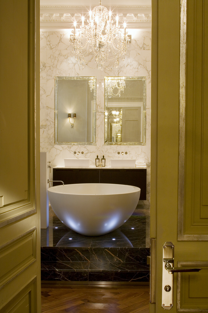 luxury-primary-bathroom-freestanding-tub-marble-chandelier