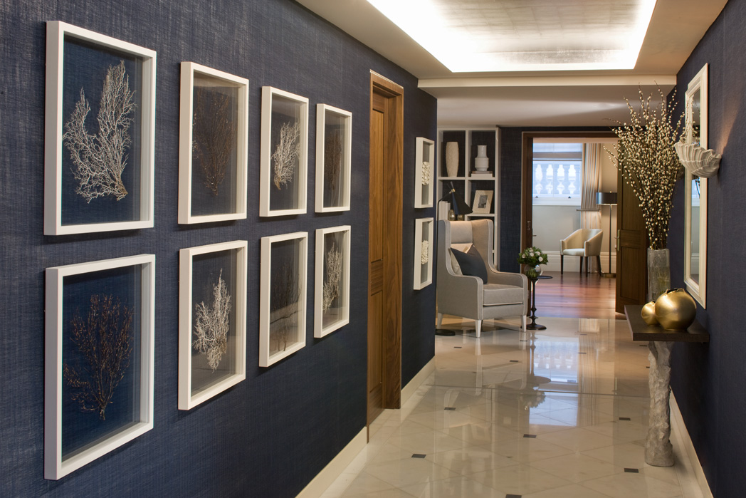 navy-bold-colour-luxury-gallery-hallway-interior-detail